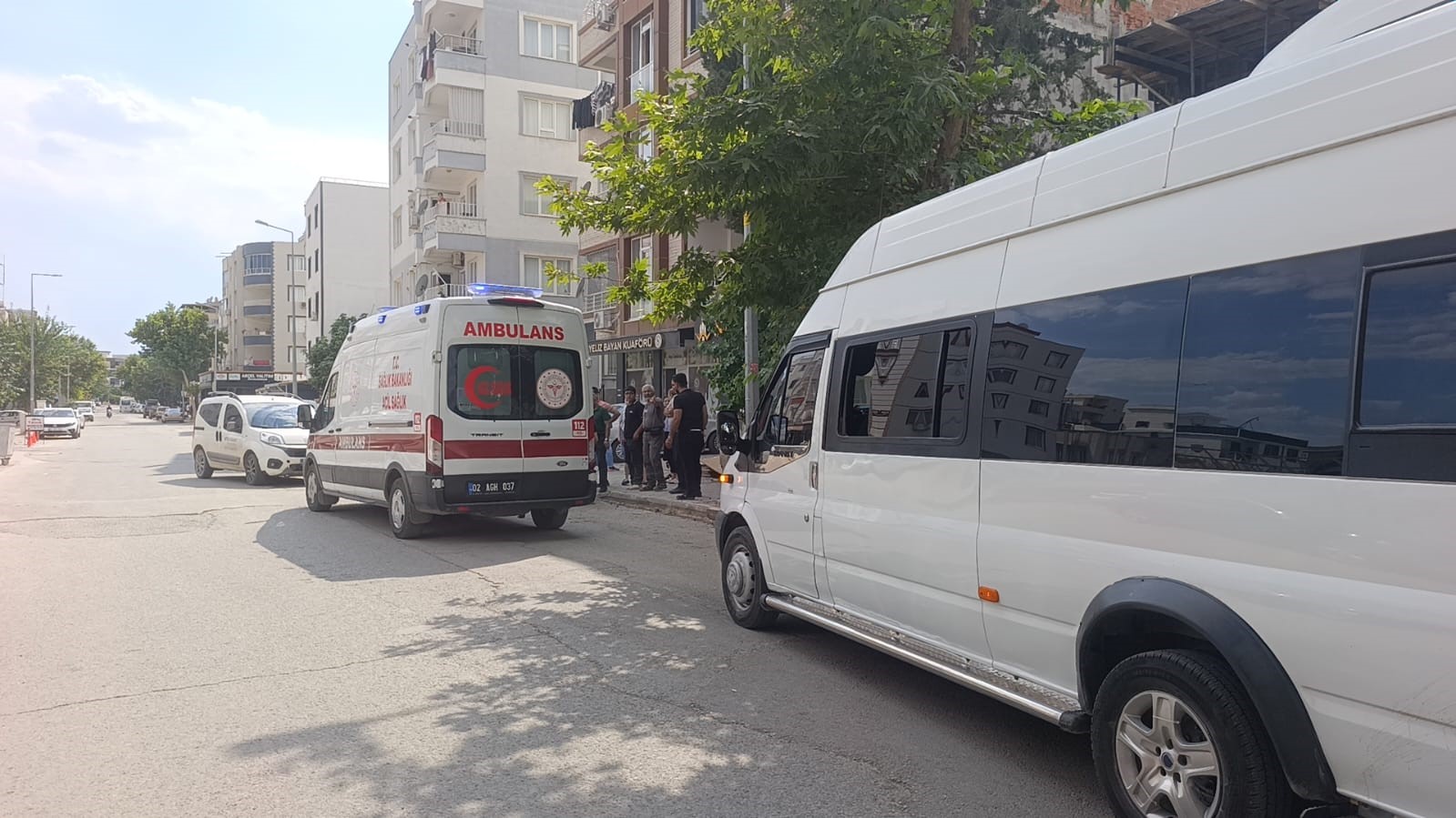 Hafif ticari araç ile motosiklet çarpıştı: 1 yaralı