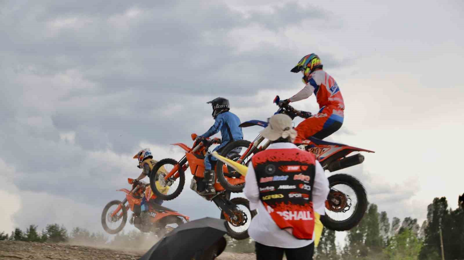 Türkiye sınırları içindeki en yüksek rakımlı enduro yarışı Ağrı’da start aldı