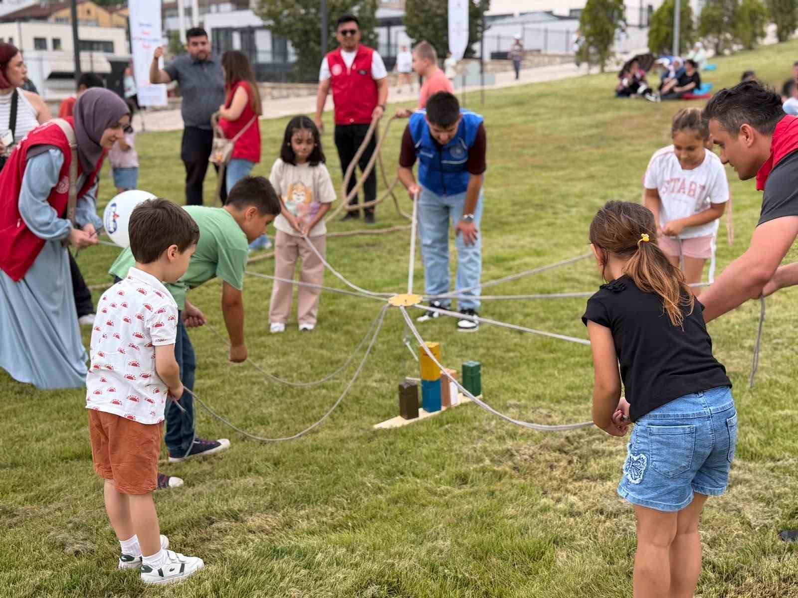 Karabük’te çocuklar karne festivalinde doyasıya eğlendi
