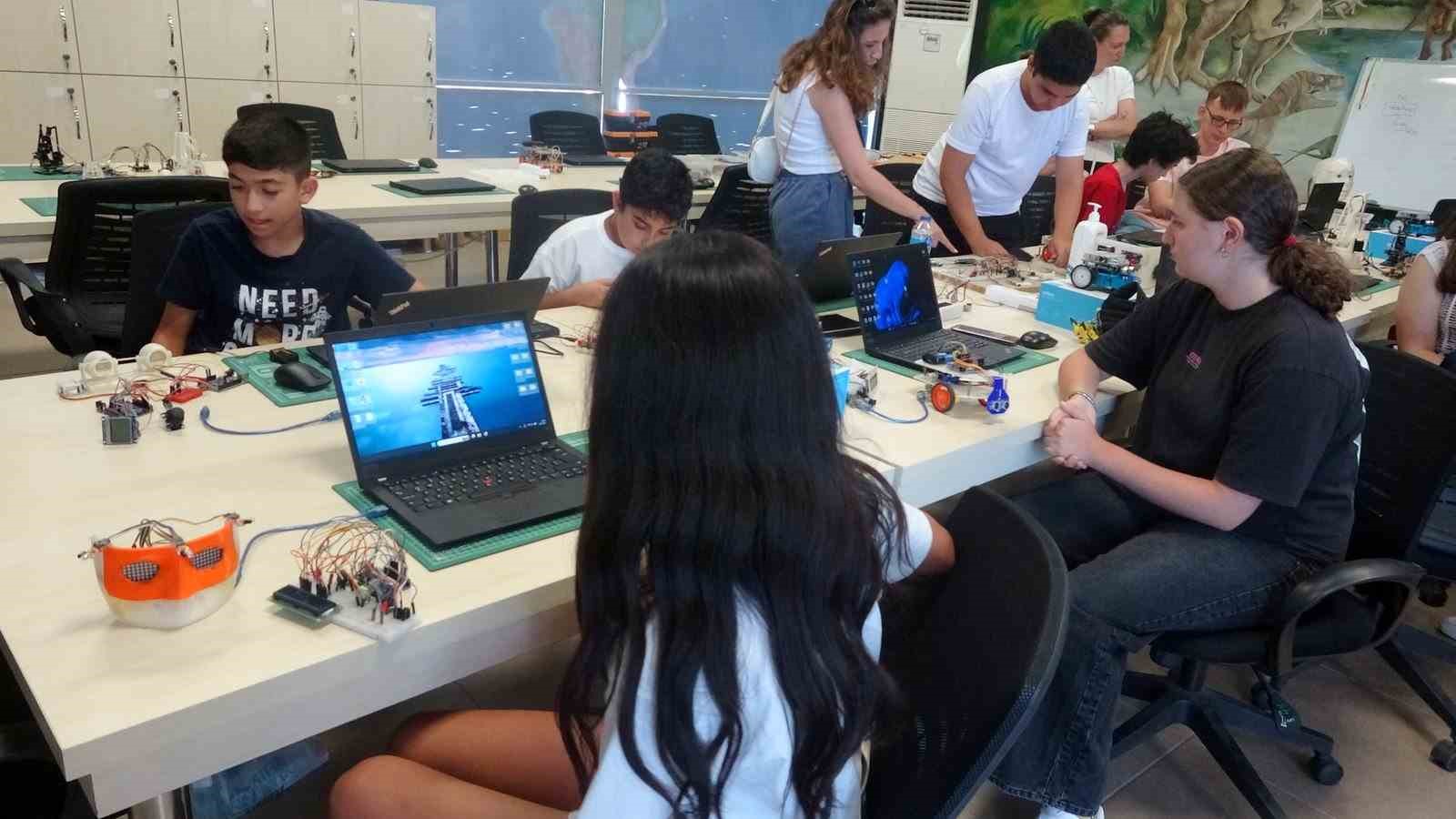 Menteşe Çocuk Bilim Parkı’nda yıl sonu robotik şenliği
