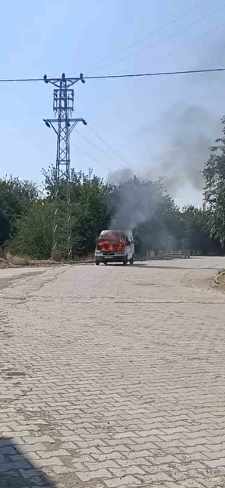 Elazığ’da minibüs yangını