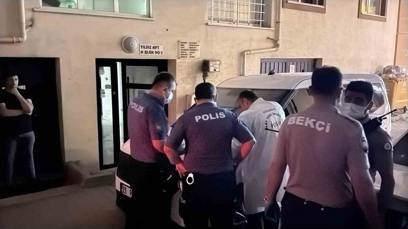 Sokağı saran ağır koku acı gerçeği ortaya çıkardı: Yaşlı adam evinde ölü bulundu
