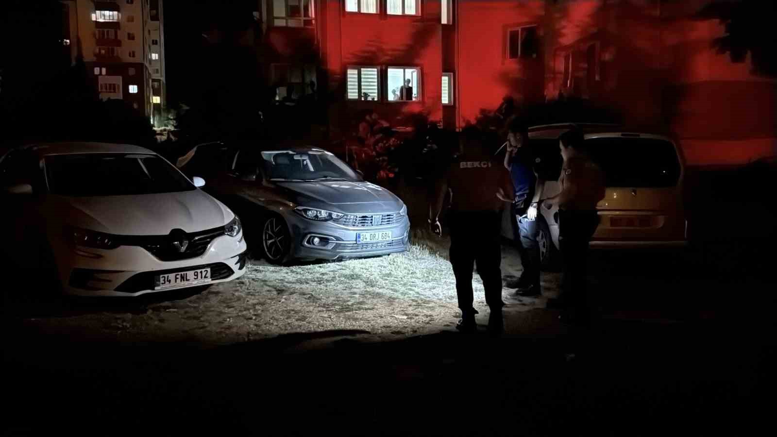 Geri manevra yaparak kaçan aracın çarptığı bekçi yaralandı