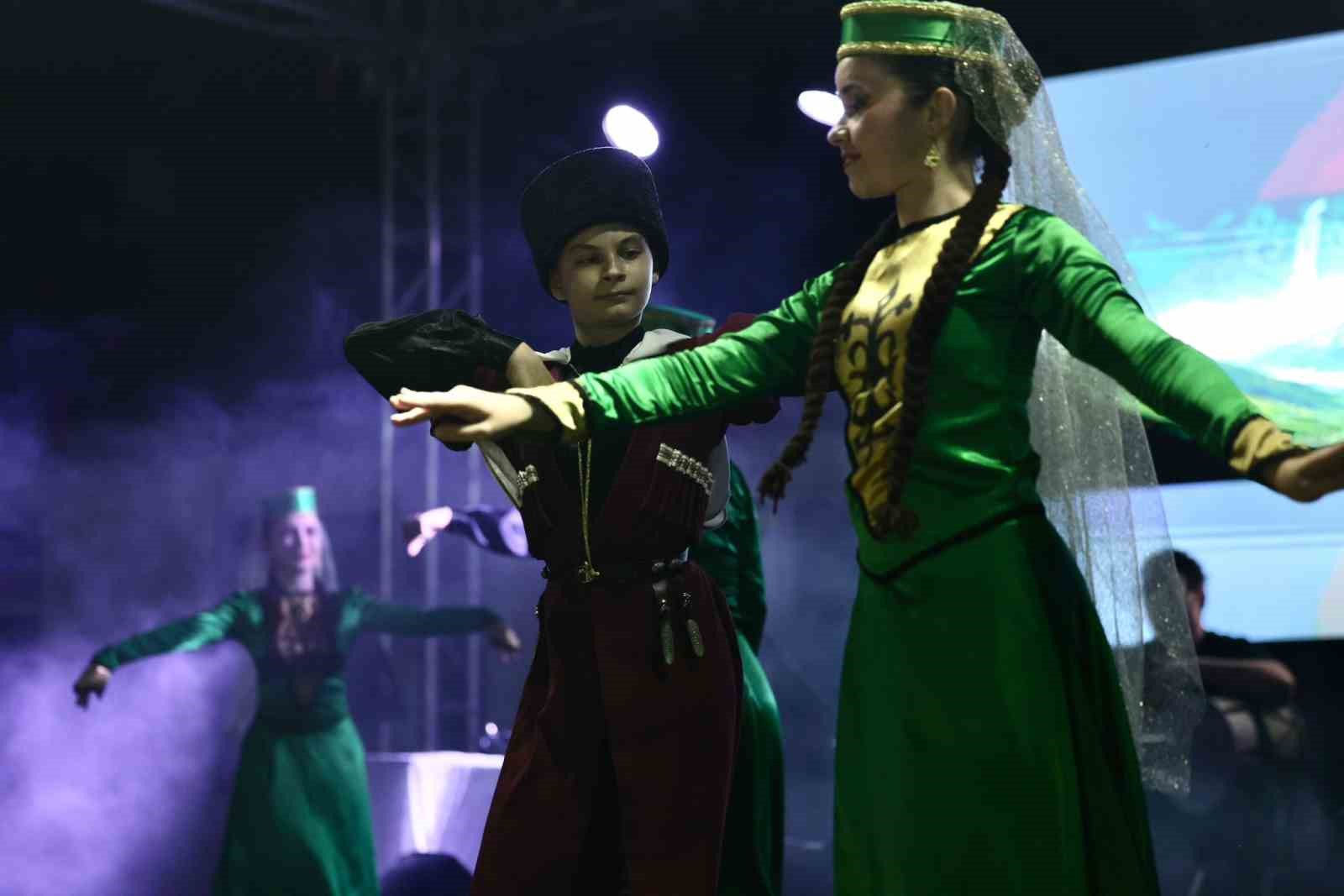 Düzce’de Çerkes gecesi yoğun ilgi gördü