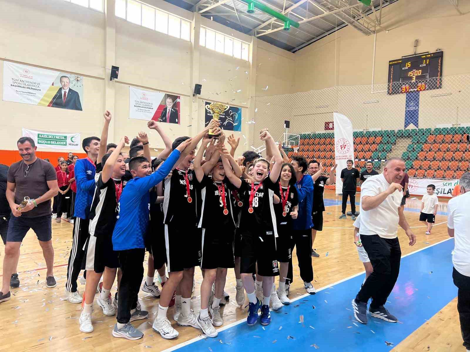 Minikler Hentbol Türkiye Şampiyonası Kuşadası’nda tamamlandı