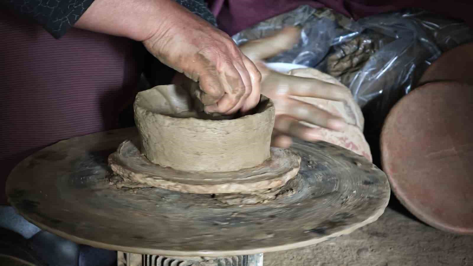 Bitlis’te asırlık çömlekçilik geleneğini kadınlar yaşatıyor