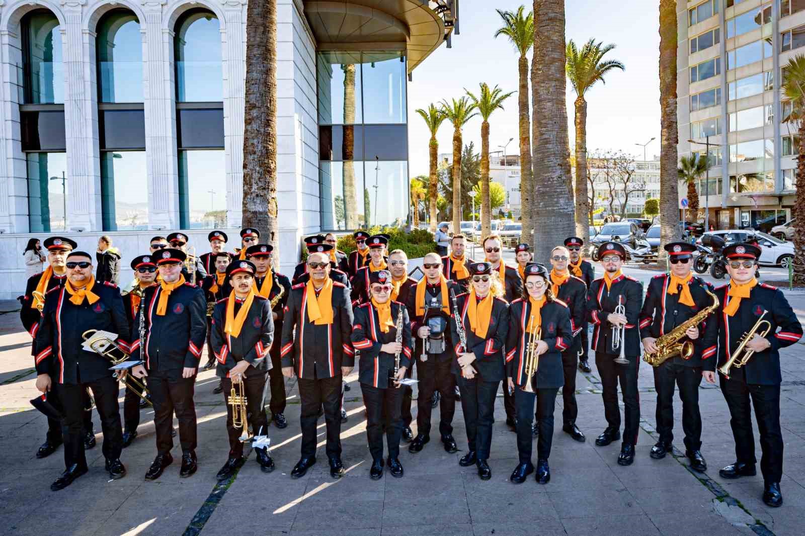 İzmir’in tarihine 83 yıldır "müzikle" tanıklık ediyorlar