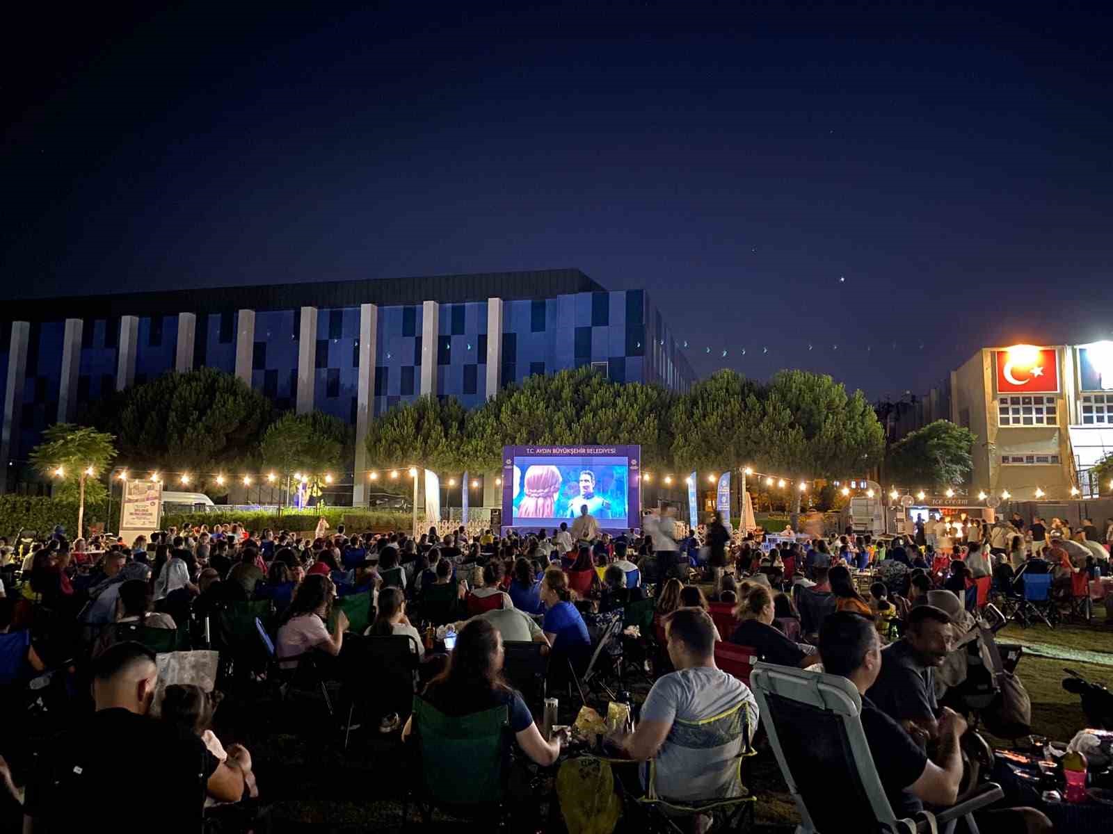Tekstil Park ve Mimar Sinan Park’ta açık hava sineması keyfi