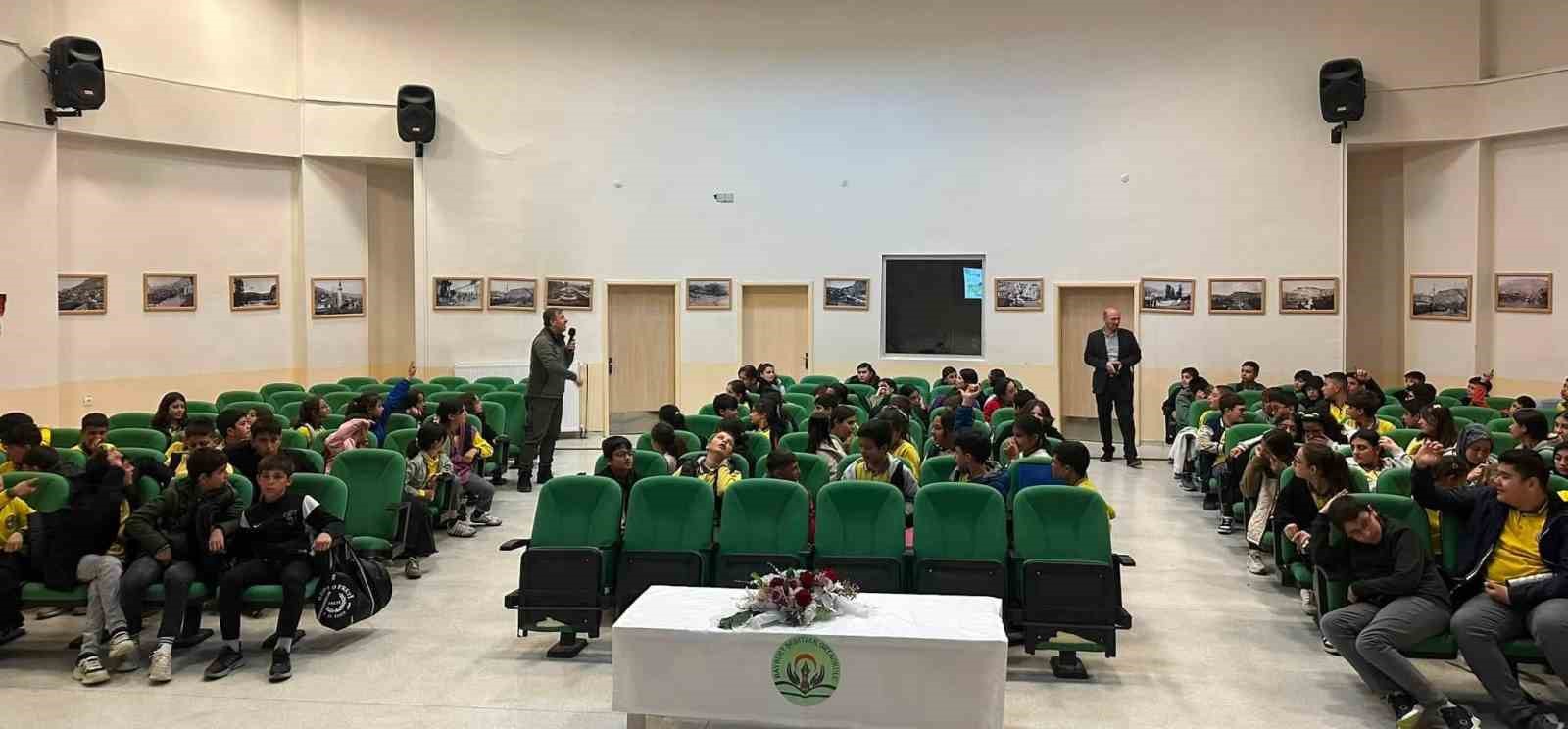 Bayburt’ta 587 öğrenciye doğa eğitimi verildi