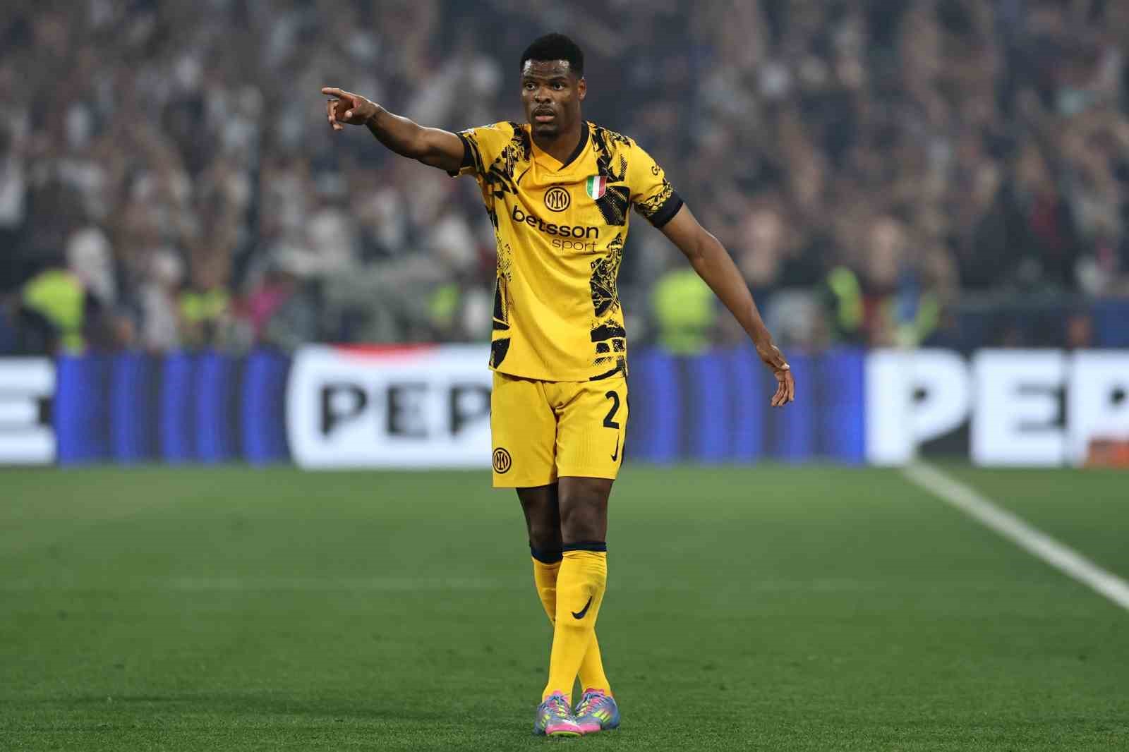 Real Madrid, Denzel Dumfries’i kadrosuna kattı