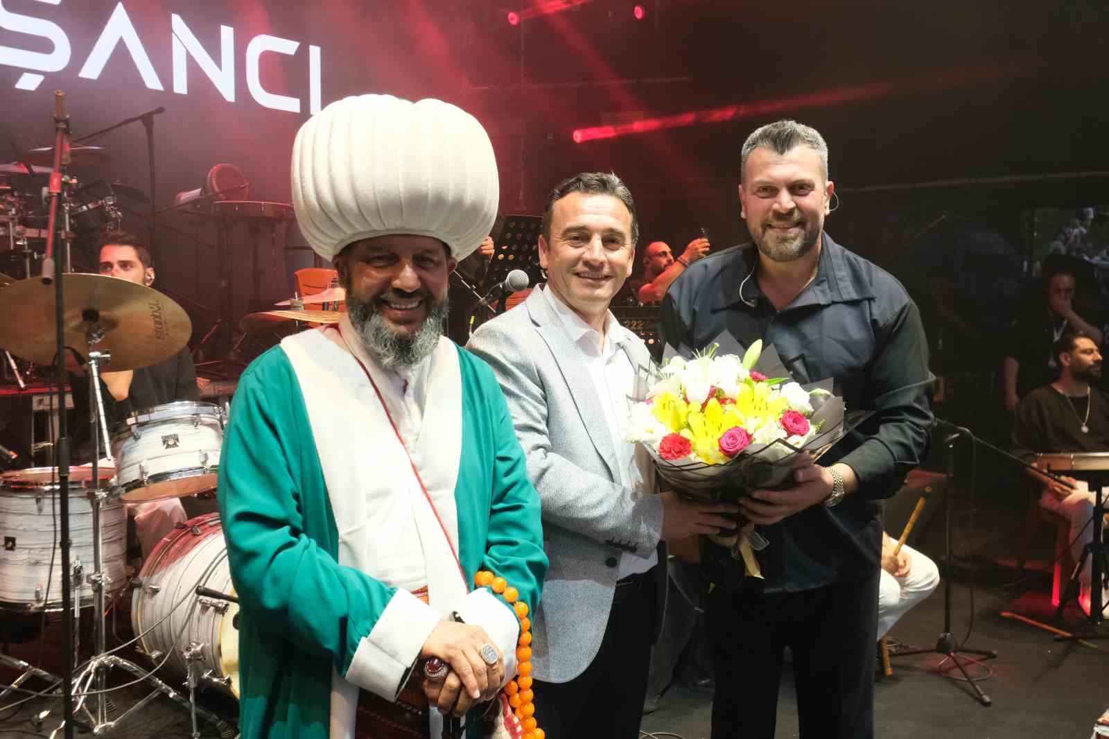 Festivalde sahne alan sanatçılar hayran bıraktı