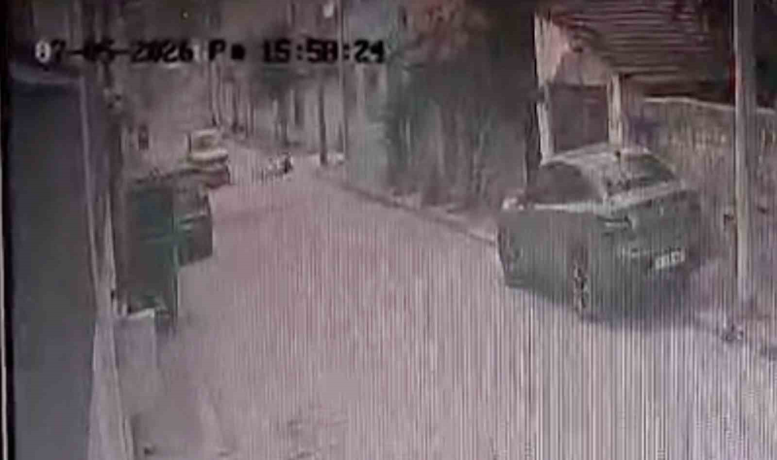 Eskişehir’de 6 yaşındaki bisikletli çocuk ile aracın çarpıştığı kaza kameralara anbean yansıdı