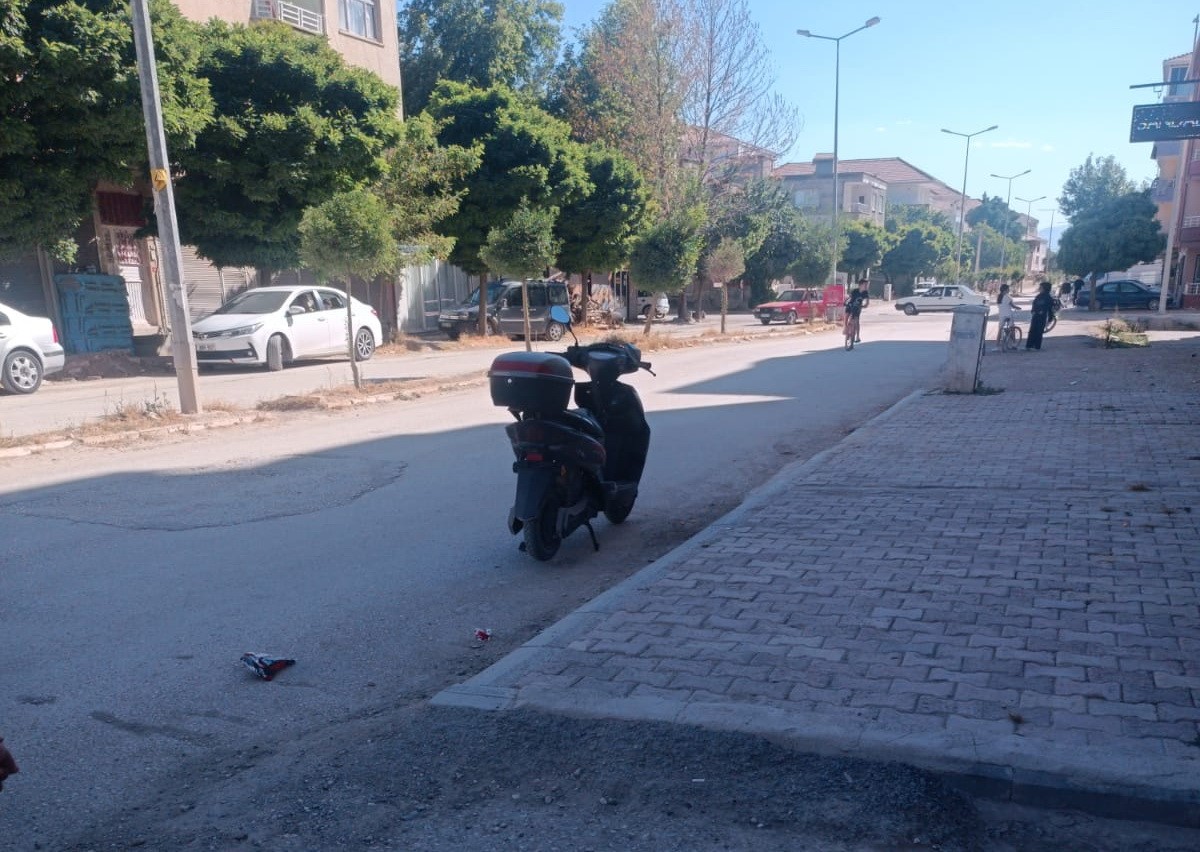Devrilen elektrikli bisikletin sürücüsü yaralandı