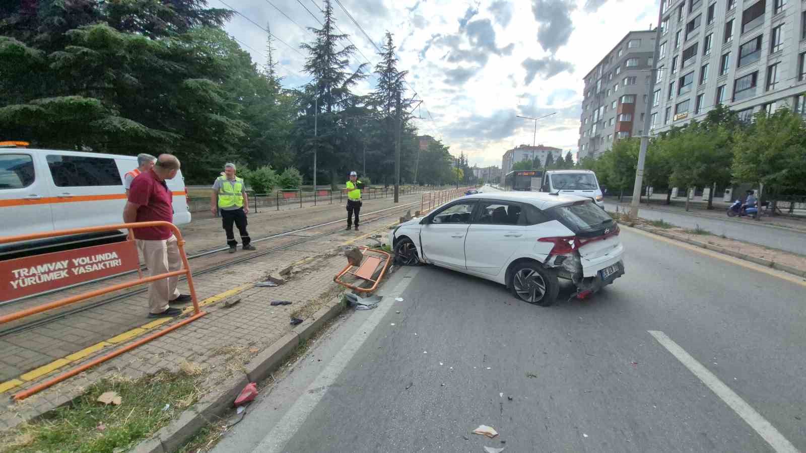 Eskişehir’de trafik kazası: Anne ve 4 yaşındaki kızı yaralandı