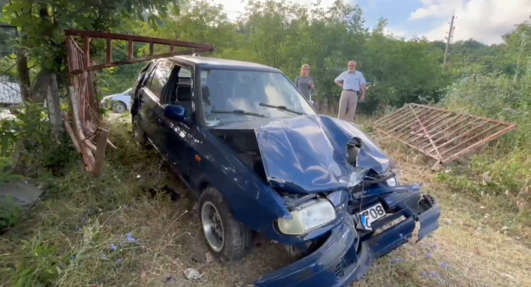 Kaza yapan sürücü aracını bırakıp uyumaya gitti