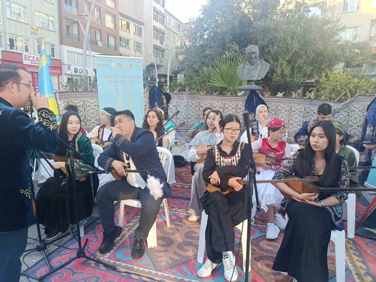 İstanbul’da "Ulusal Dombra Günü" etkinliği düzenlendi
