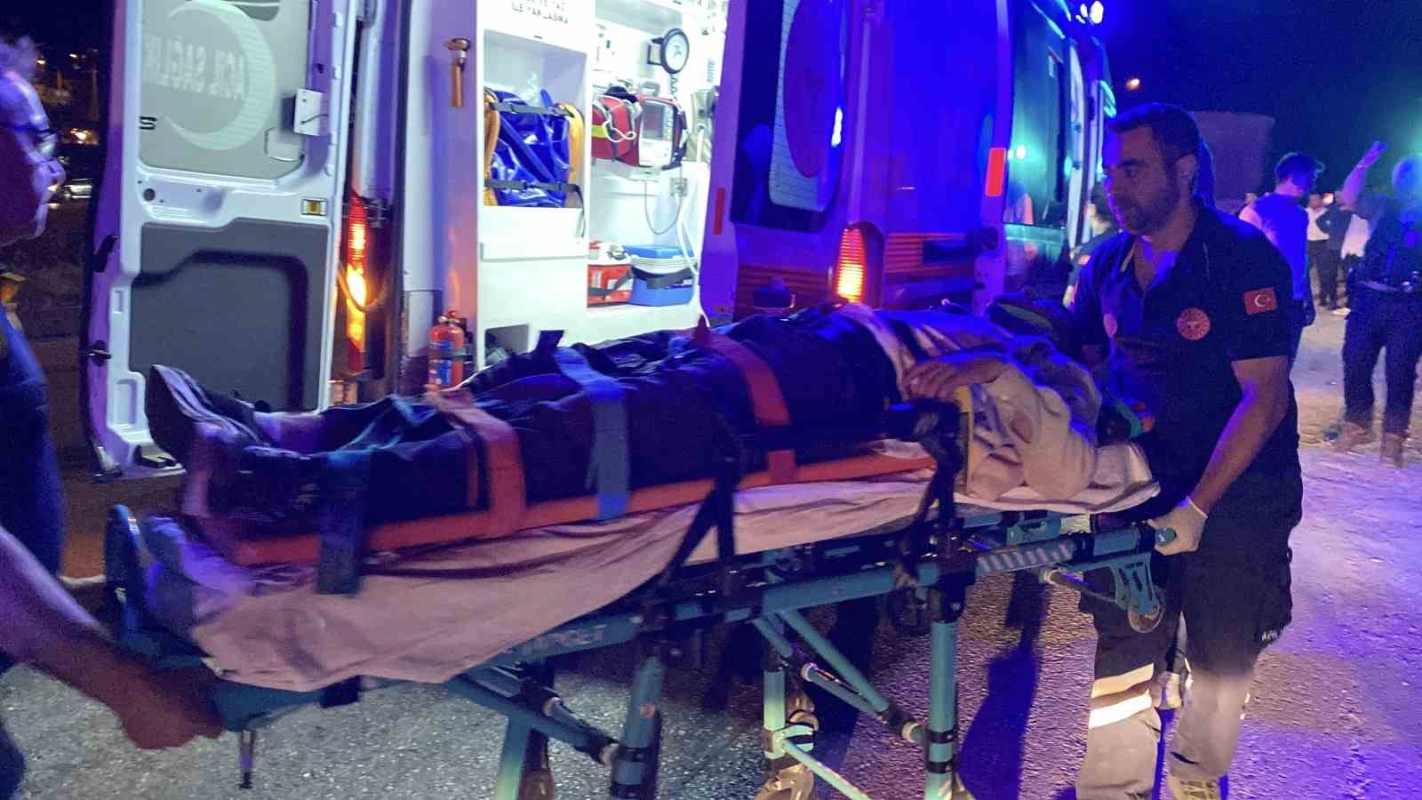 Kastamonu’da Tofaş marka otomobil tıra çarptı: 5 yaralı