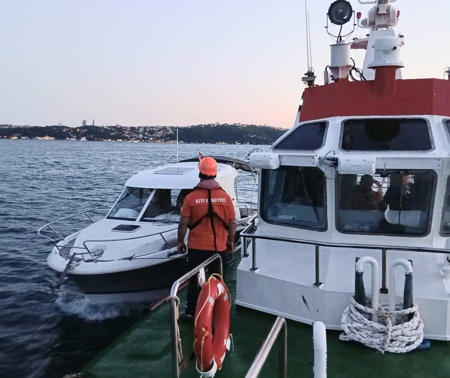 Sarıyer açıklarında su alan tekne kurtarıldı