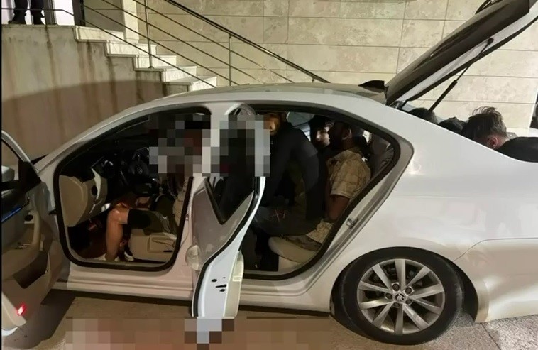 Bagajına 3 kişi bindirdiği otomobile 9 göçmen sığdıran insan tacirine 102 bin TL ceza