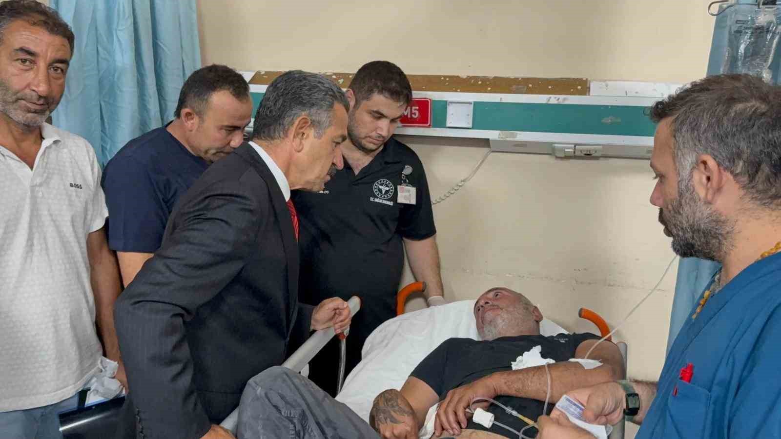 Vali Ekici, Cudi Dağı dönüşünde yaralanan 34 vatandaşı ziyaret etti