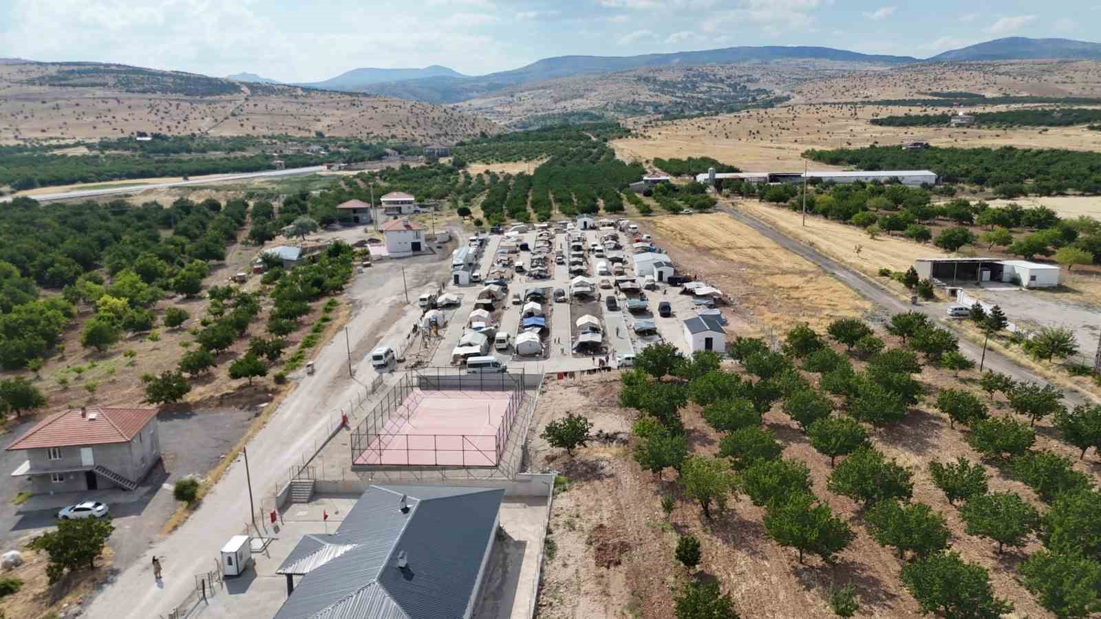 Malatya’da zorlu kayısı mesaisine modern yaşam alanı