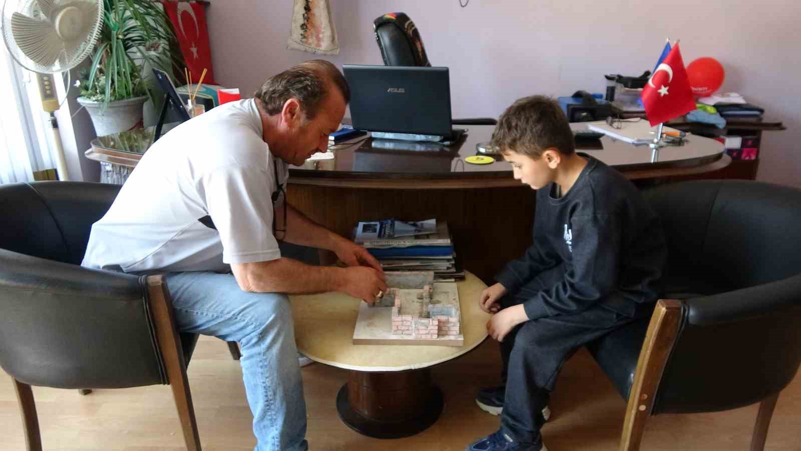 Torun sevgisi sayesinde ürettiği maketler ilgi odağı oldu