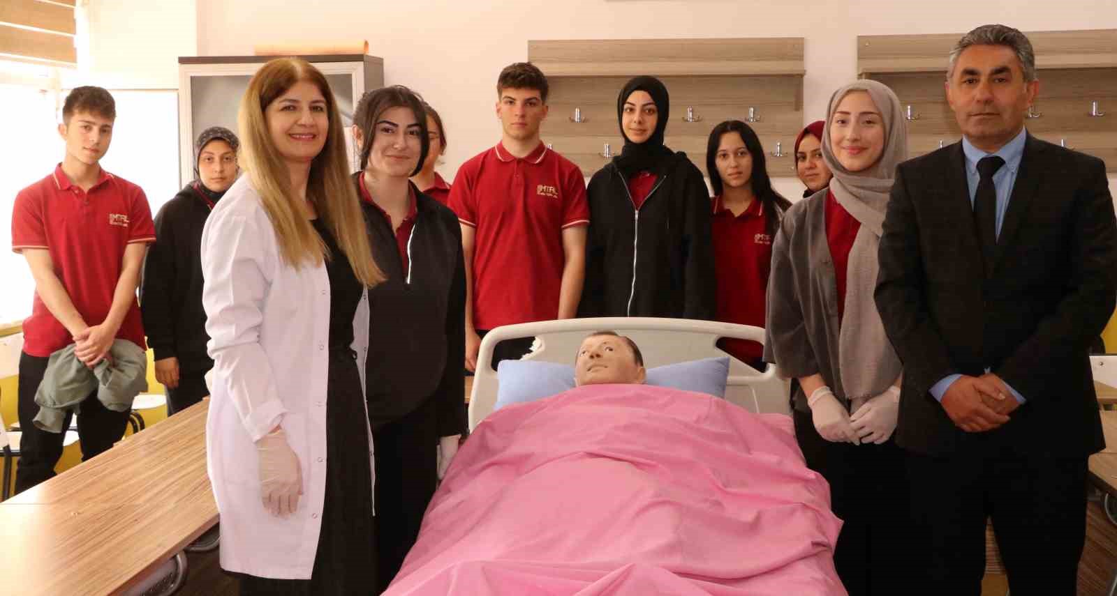 Erzincan’da meslek lisesi sağlık sektörüne bakım personeli yetiştiriyor