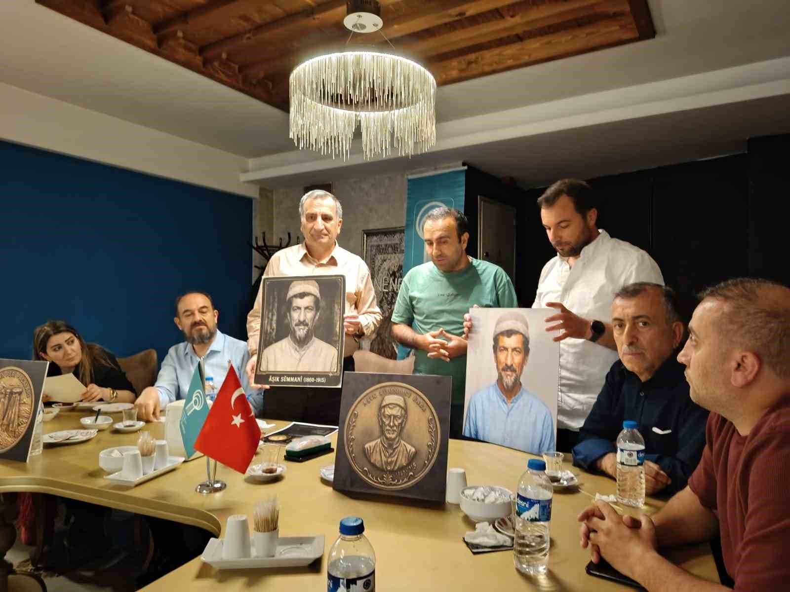 Âşık Sümmani Baba’nın gerçeğe en yakın rölyefi ve hatıra madalyonu tanıtıldı