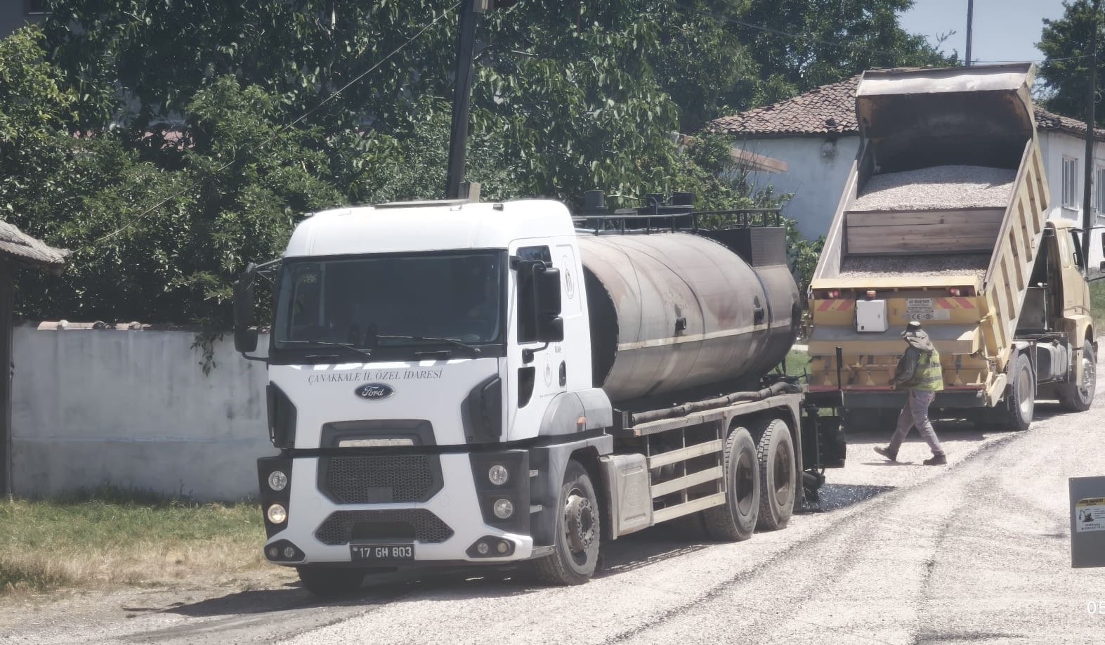 Biga Geyikkırı Köyü yolu yenilendi