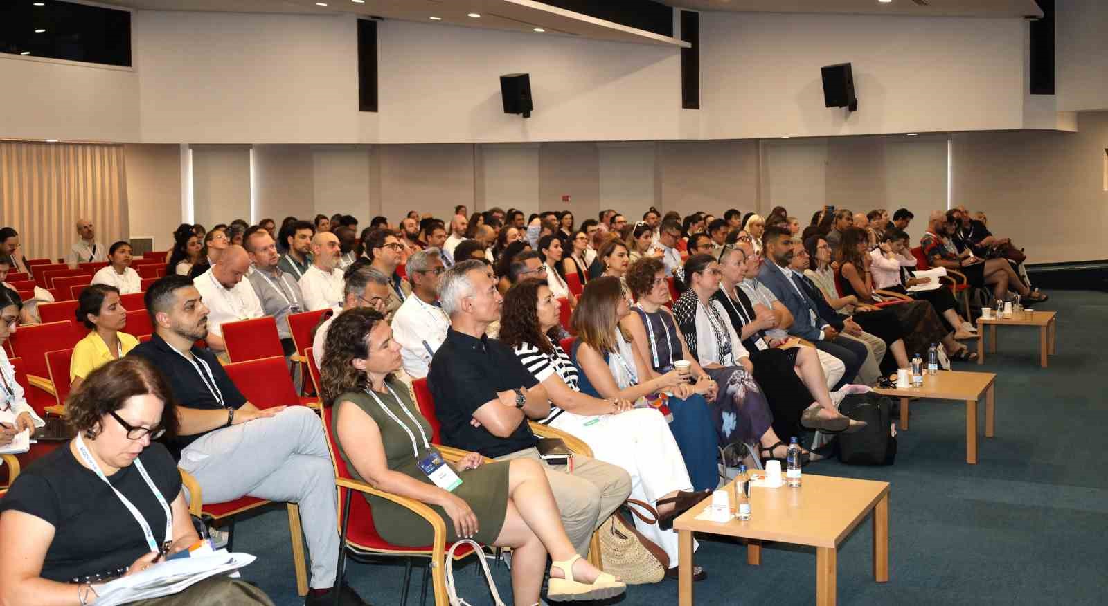Küresel sorunlara İzmir’den ortak akıl