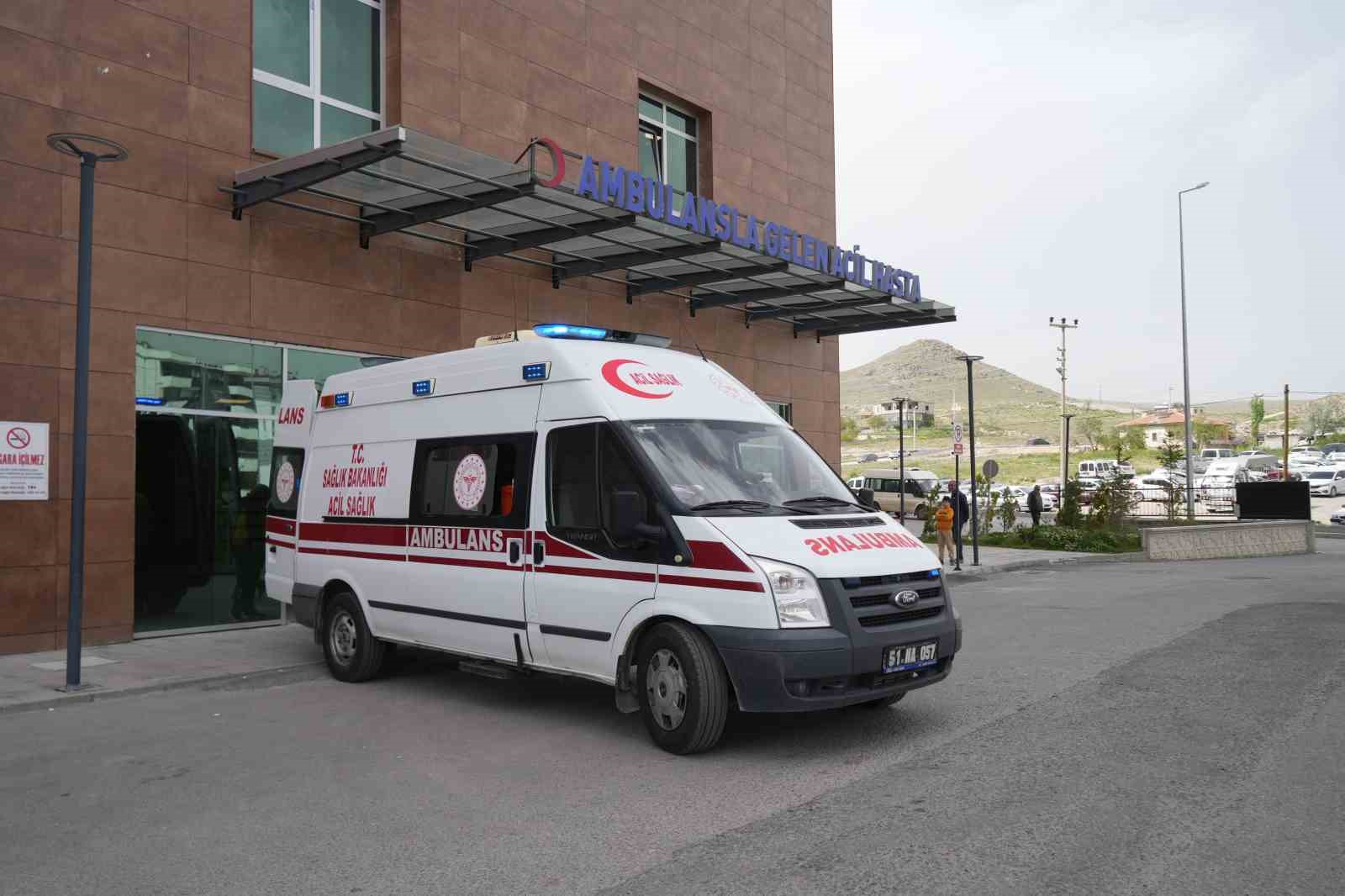 Otomobilin çarptığı motosiklet sürücüsü hayatını kaybetti