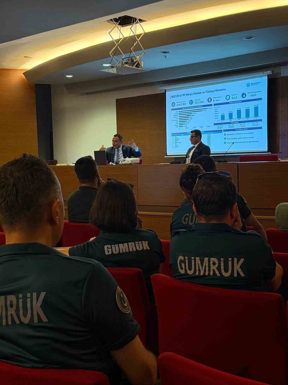 Kaçak implantla mücadelede gümrük ekiplerine eğitim desteği
