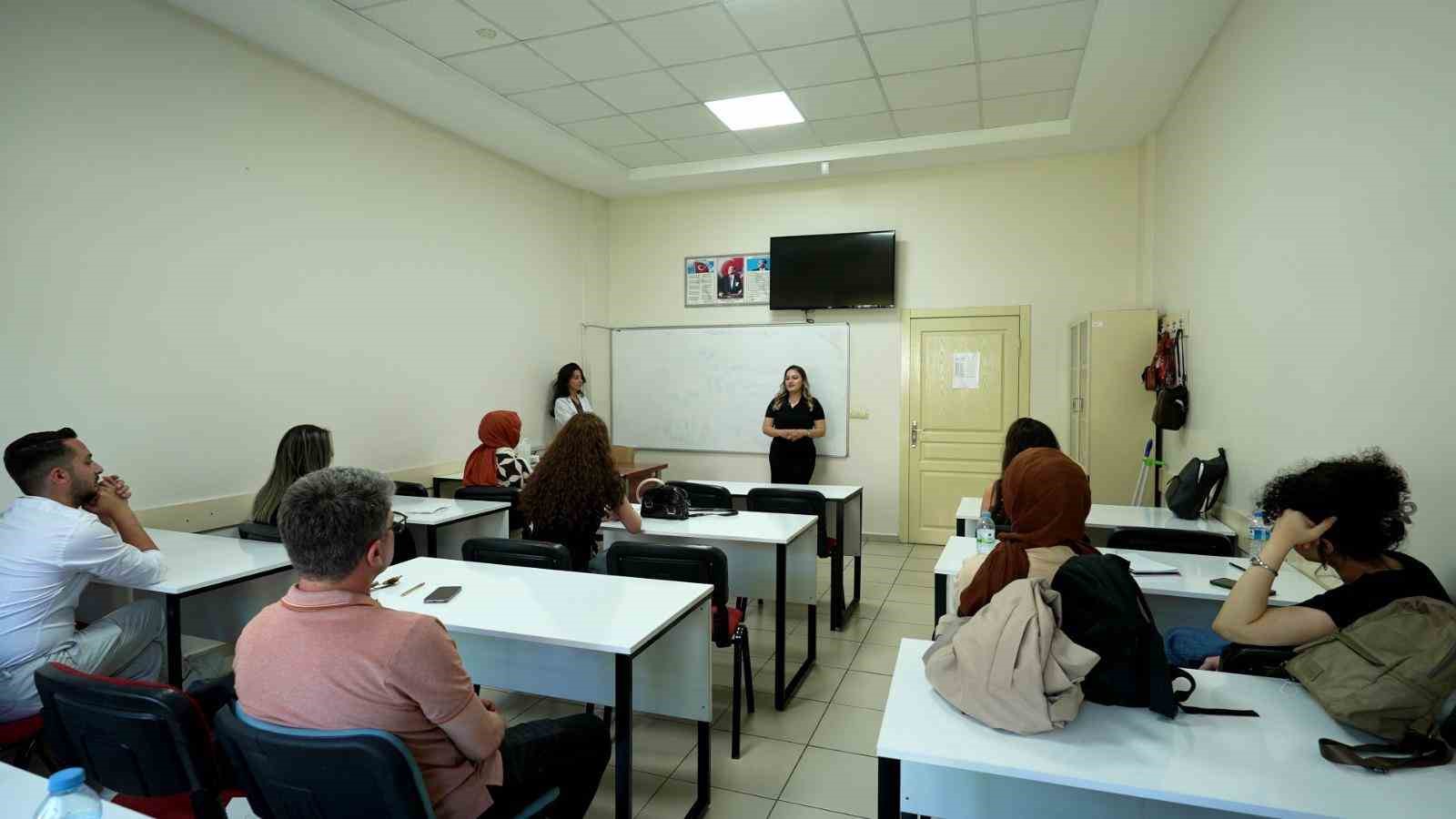 Ücretsiz İngilizce ve Almanca Konuşma Kulübü açıldı