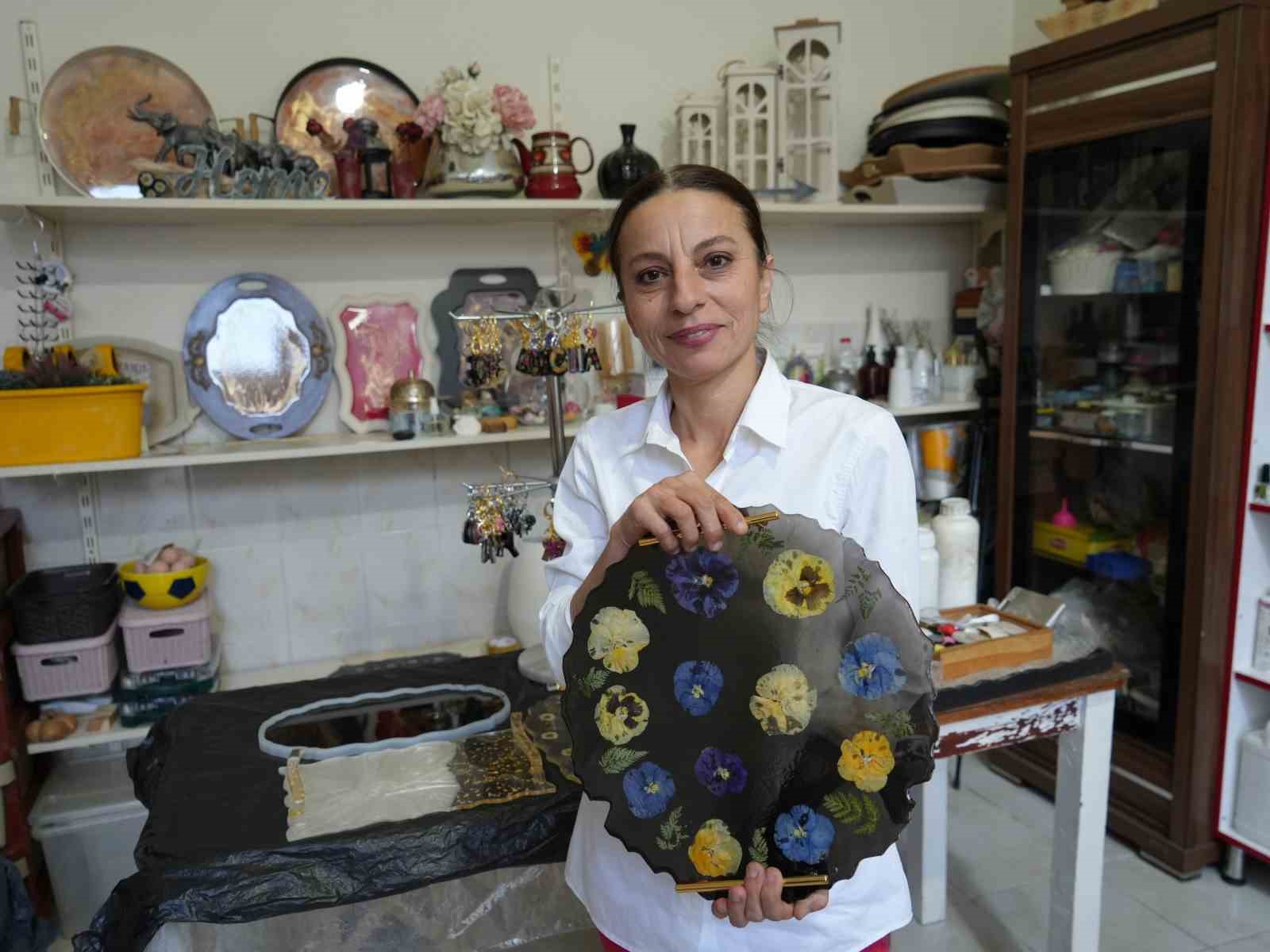 Küçük bir odada hayal ile başladı, epoksi reçinesi mesleği oldu