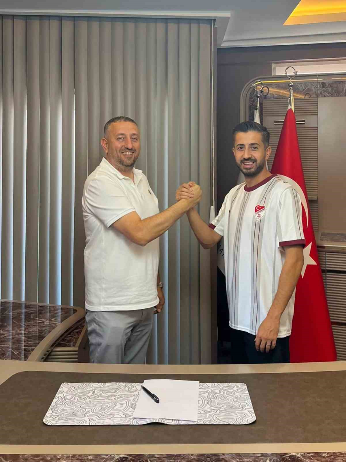 Elazığspor Onur Eriş’le sözleşme imzaladı