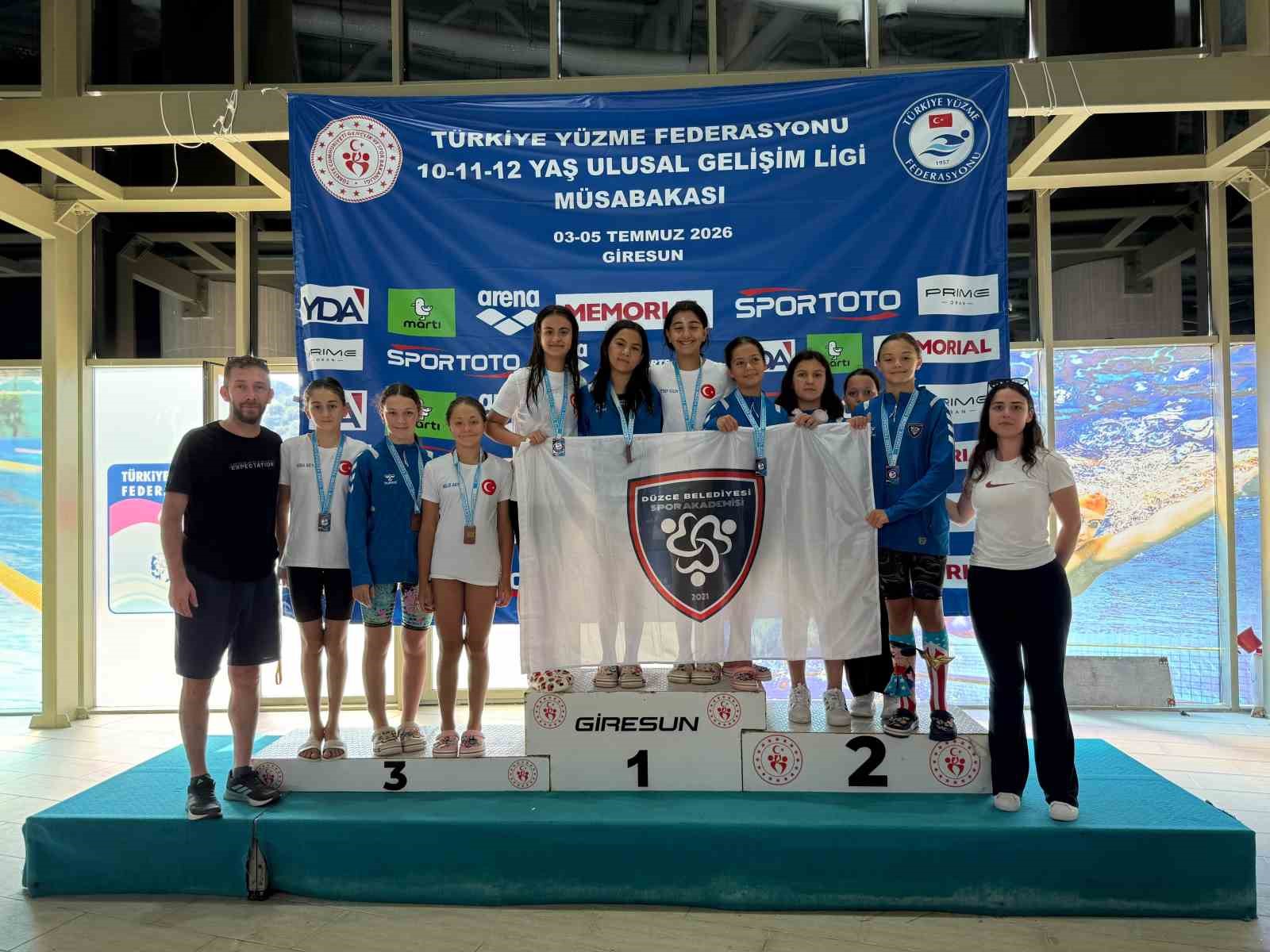 Yüzme sporunda toplam 14 madalya geldi