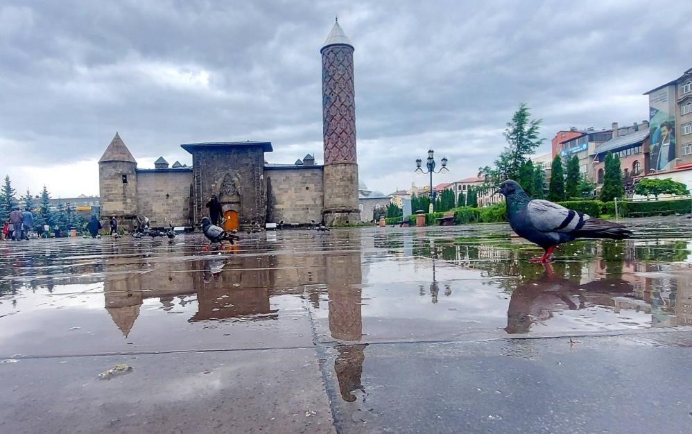 Erzurum ve Ardahan için "sarı" kodlu uyarı: Kuvvetli sağanak ve sel riski