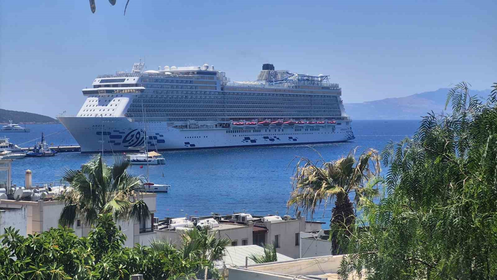 Bodrum’a 1532 yolcu ile geldi