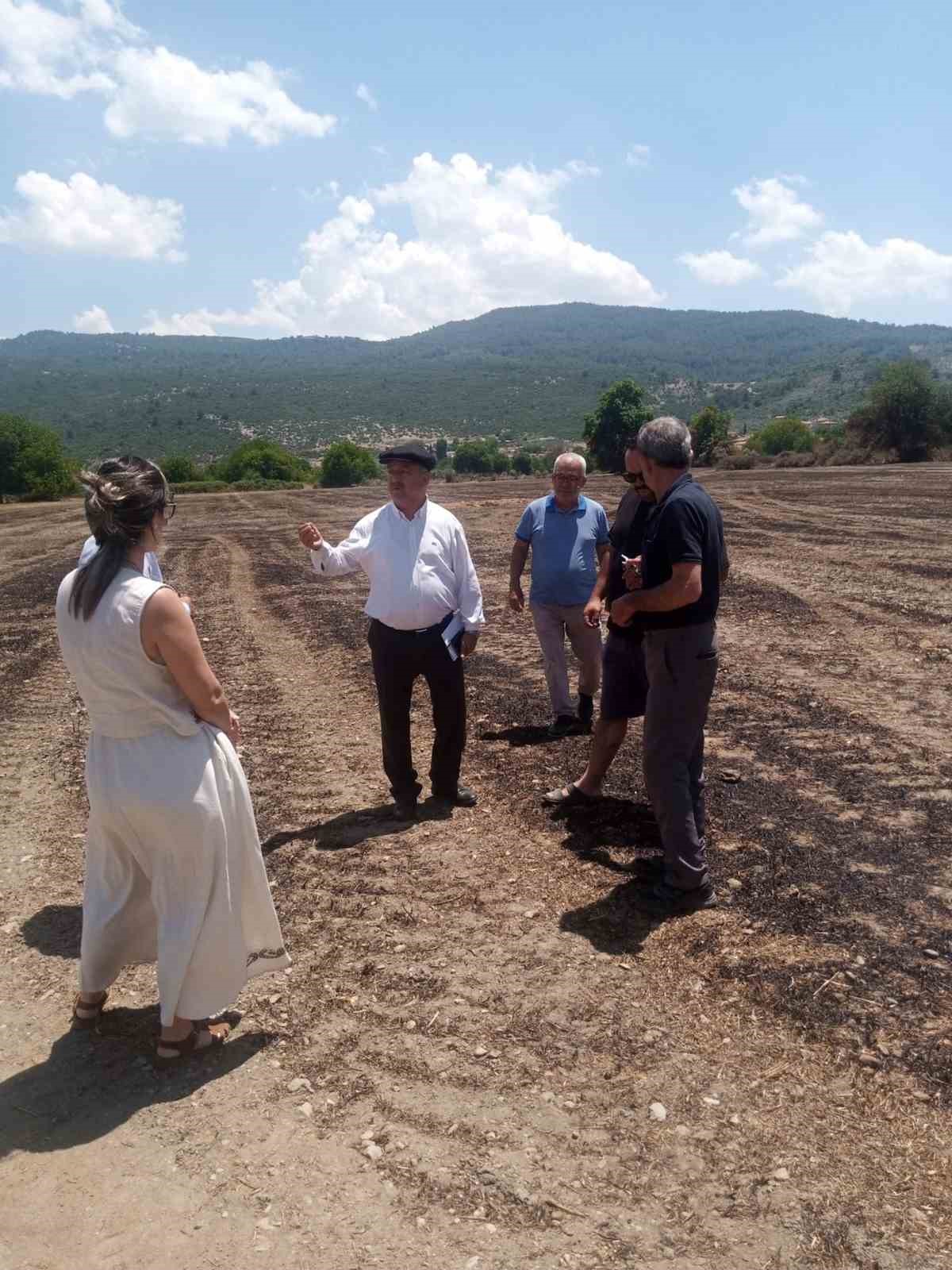 Baştuğ Yelişyurt’ta 14 ton saman balyası yanan üreticiyi ziyaret etti