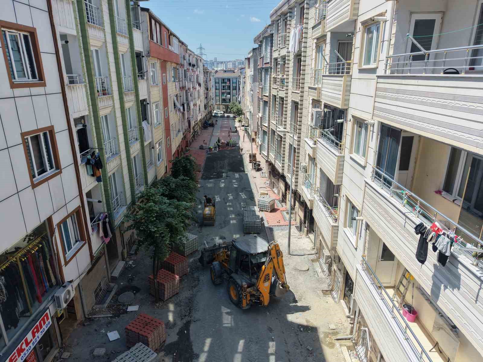 Esenyurt’ta yol yenileme çalışmaları aralıksız sürüyor