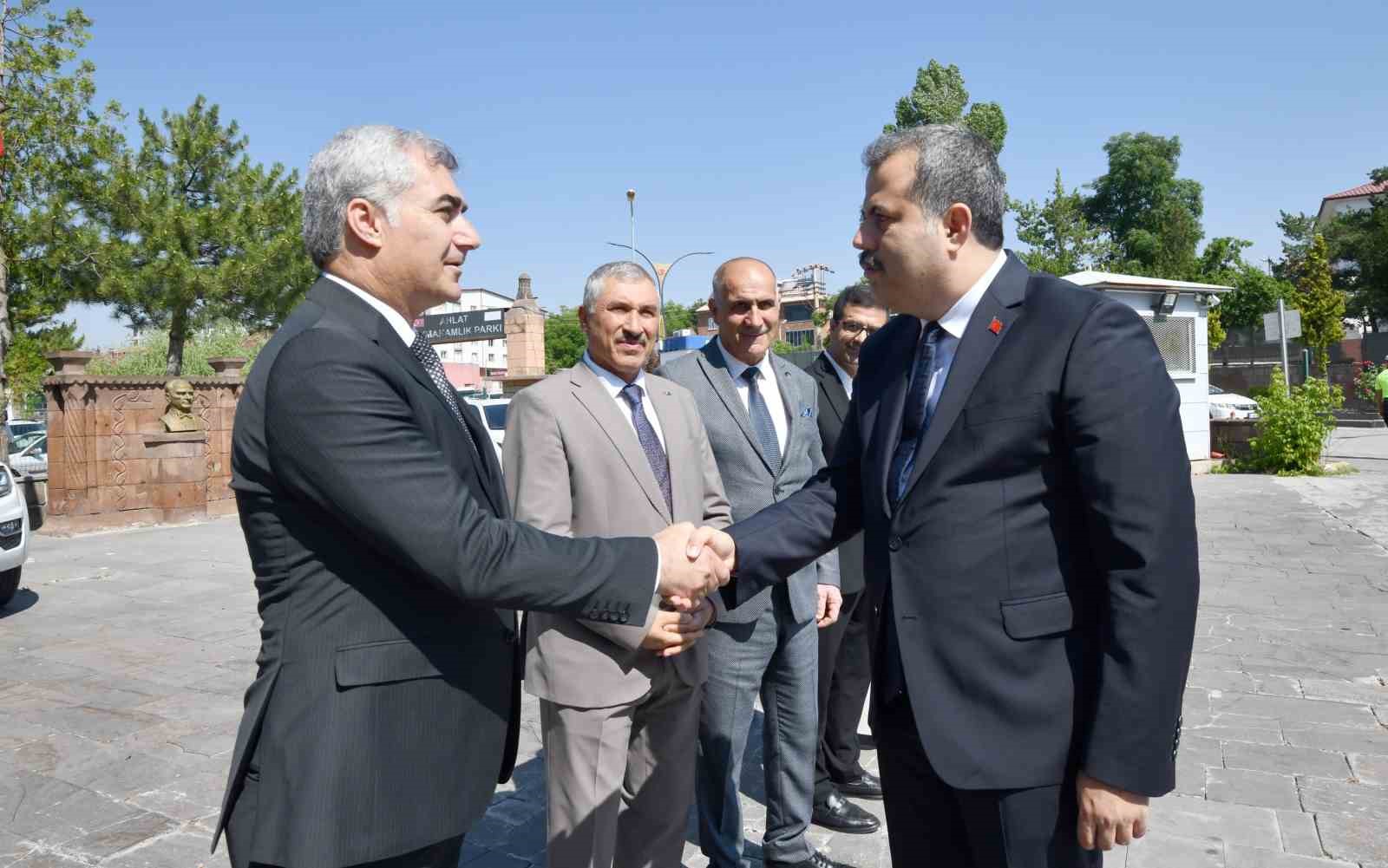 Ahlat Kaymakamı Özgür Kaya görevine başladı