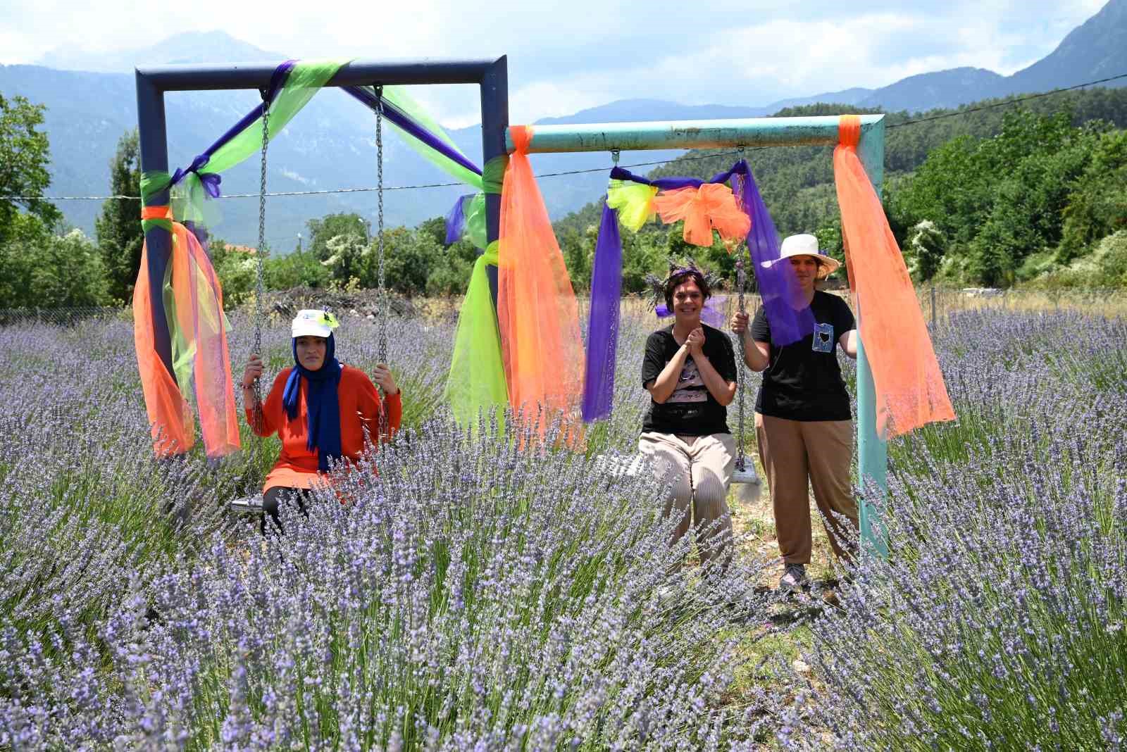 Kemer’de "Mor turizm" başlıyor