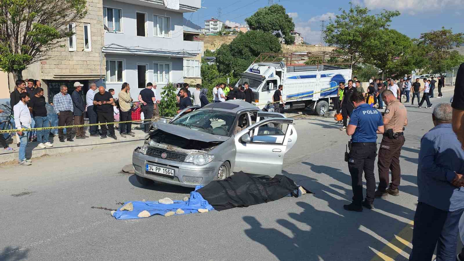 Van’da otomobil kamyonetle çarpıştı: 1 ölü, 4 yaralı