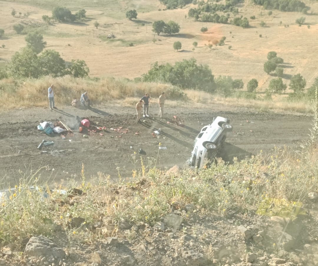 Kamyonet şarampole yuvarlandı: 4 yaralı