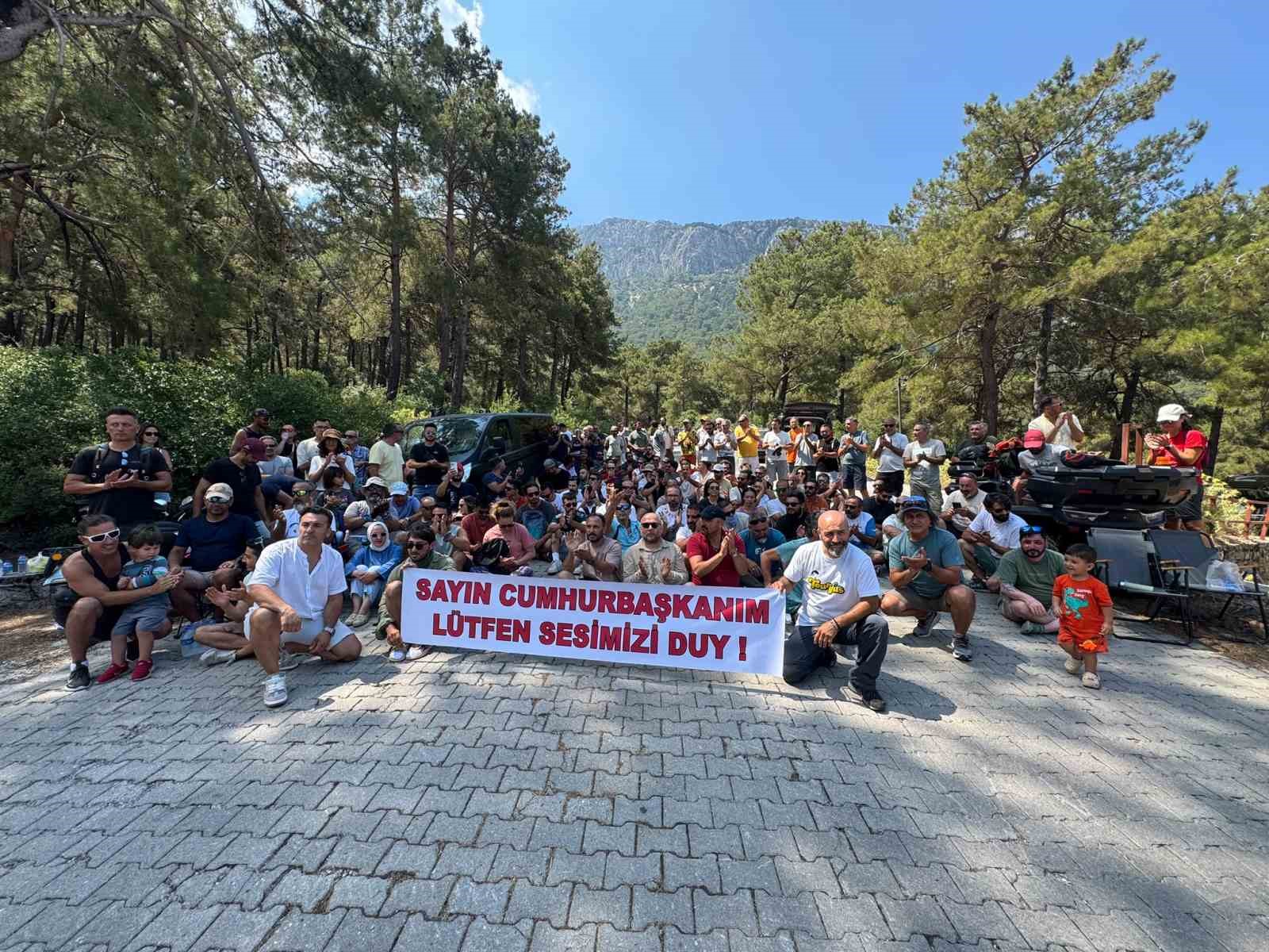Ölüdeniz’de pilotlar uçuşları durdurdu