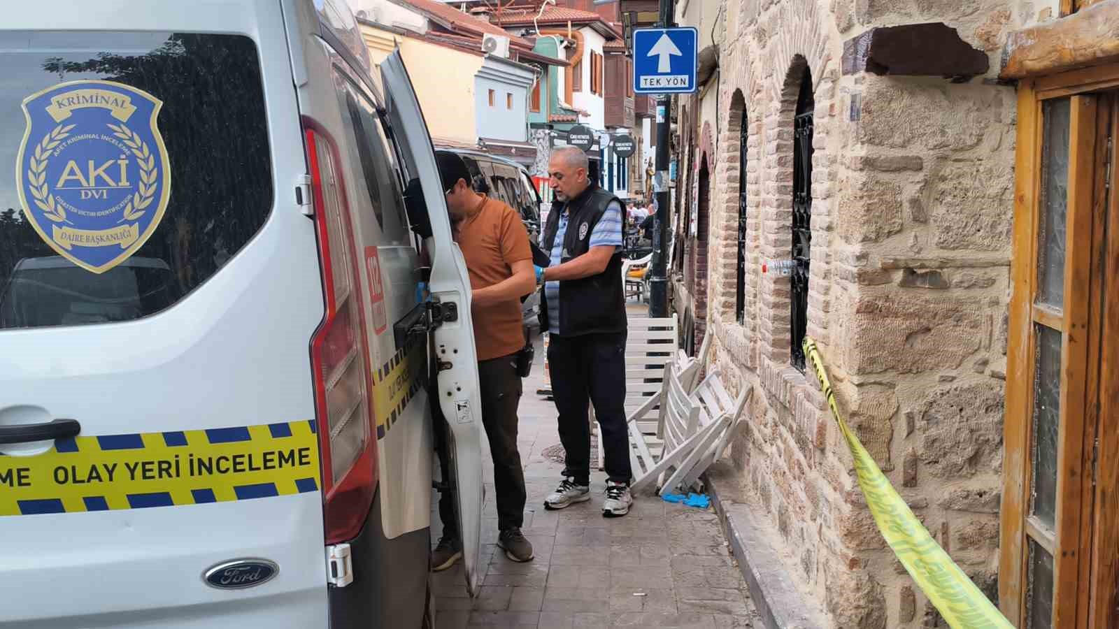 Antalya’da yaşayan Alman evinde ölü bulundu