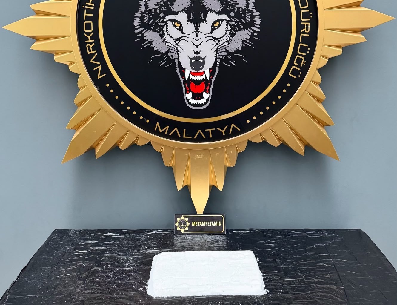 Malatya’da araçta 1 kilo metamfetamin ele geçirildi