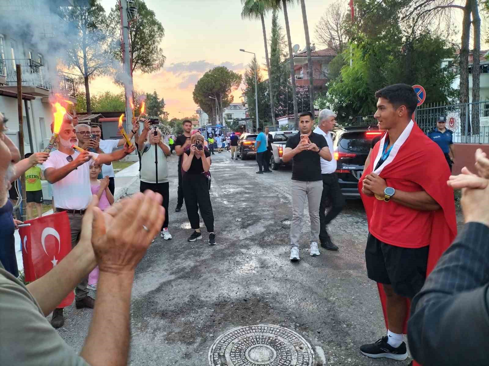 Dünya şampiyonu Karahan, Köyceğiz’de coşkuyla karşılandı