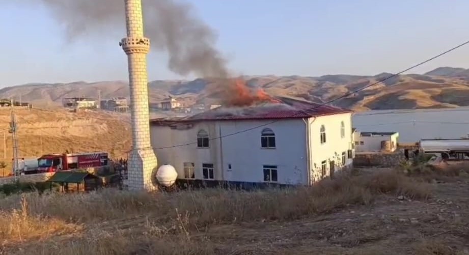 Batman’da caminin çatısında korkutan yangın