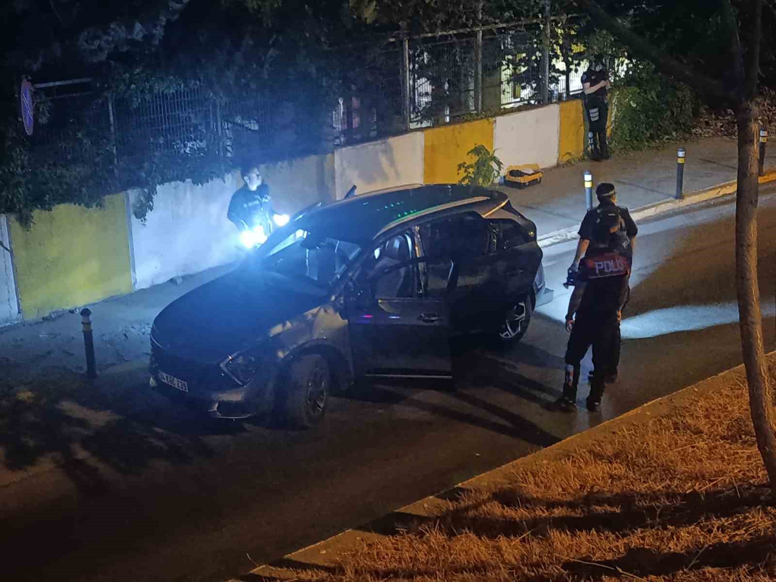 Beylikdüzü’nde ’dur’ ihtarına uymayan 2 kişi yakalandı